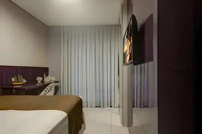 Uma televisão e/ou sistema de entretenimento em Luxo Beach Park-MANDARA-4 Quartos AR/TV-