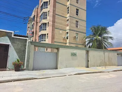 O edifício onde o apartamento está situado