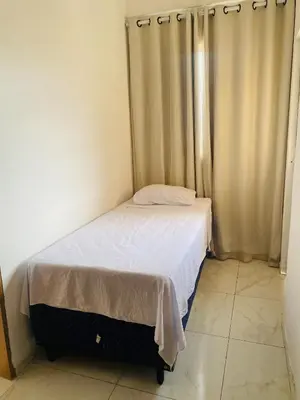 Uma cama ou camas num quarto em Apartamento compacto com vista pro Mar 401