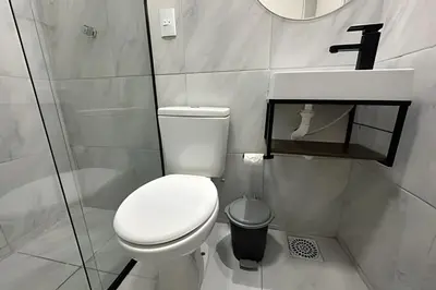 Uma casa de banho em Completa Perfeita para Turismo de Negócios e Lazer por Will