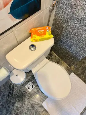 Uma casa de banho em Quarto Privativo na AvBeira mar - Apto familiar