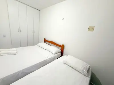Uma cama ou camas num quarto em Frente à praia Icarai Caucaia a 10 minutos do Cumbuco