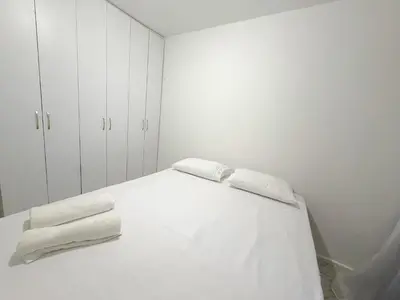 Uma cama ou camas num quarto em Frente à praia Icarai Caucaia a 10 minutos do Cumbuco