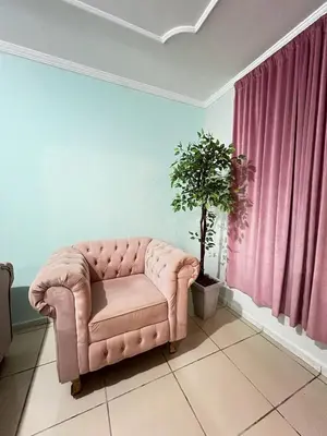 Uma área de estar em Dom house