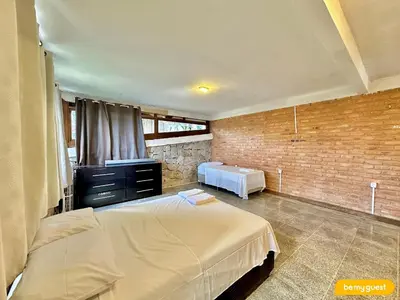 Uma cama ou camas num quarto em Linda casa ampla próximo ao mar do Cumbuco