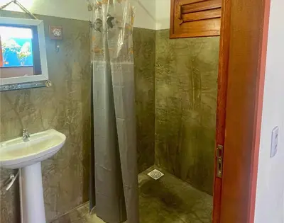 Uma casa de banho em Casa em Pontal de Maceió by Holiday Stays