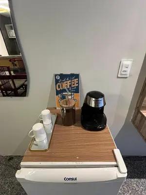 Comodidades para chá e café em Flat Beira Mar - Fortaleza