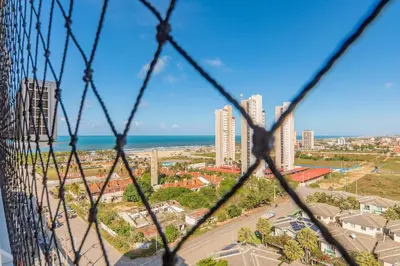Uma vista do mar geral ou uma vista do mar a partir do apartamento