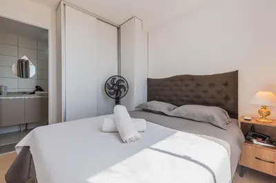 Uma cama ou camas num quarto em Mirante #804 - Apto em Fortaleza por Carpediem