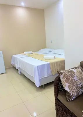 Uma cama ou camas num quarto em Suite no Centro da Praia de Flecheiras