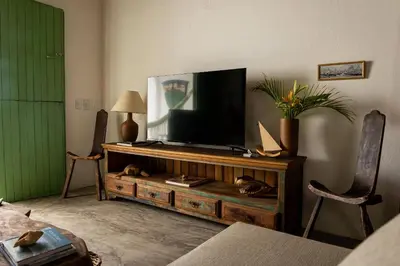 Uma televisão e/ou sistema de entretenimento em Casa Mangará