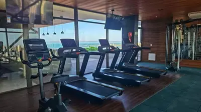 O centro de fitness e/ou as comodidades de fitness de Conforto em Fortaleza