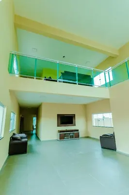 Uma televisão e/ou sistema de entretenimento em Casa em Barra Nova