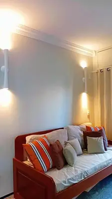 Uma área de estar em Flat tullip flores 706