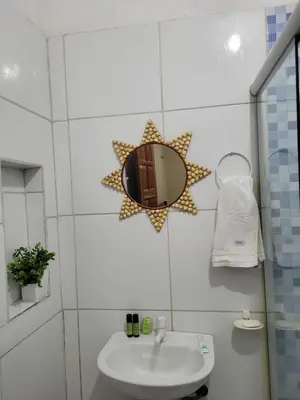 Uma casa de banho em Casa de Hospedagem Cajueiro