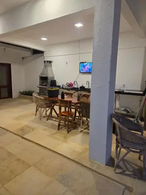 Uma televisão e/ou sistema de entretenimento em Aurora Beach
