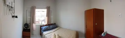 Uma cama ou camas num quarto em Cozy and fast Wi-Fi 15 minutes from the sea