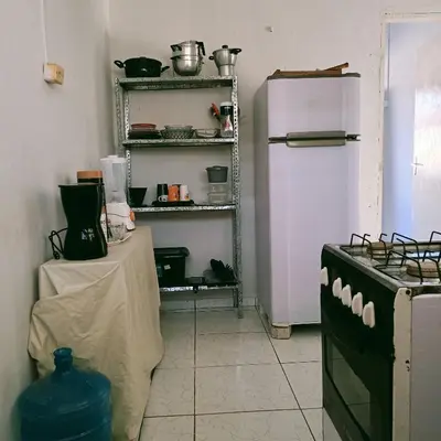 A cozinha ou kitchenette de Cozy and fast Wi-Fi 15 minutes from the sea