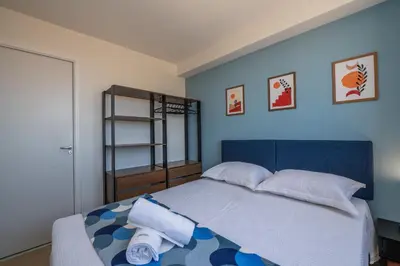 Uma cama ou camas num quarto em Mirante #1204 - Apê Com Varanda by Carpediem