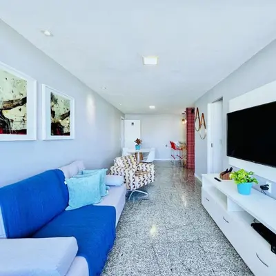Uma televisão e/ou sistema de entretenimento em FLATBEIRAMAr2024