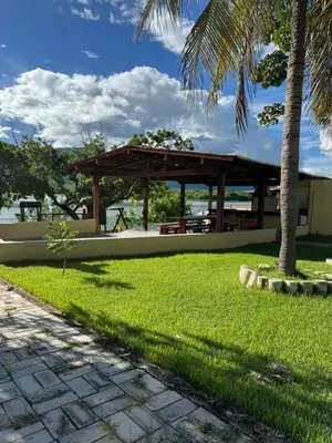 Um jardim no exterior de Chácara Rbs