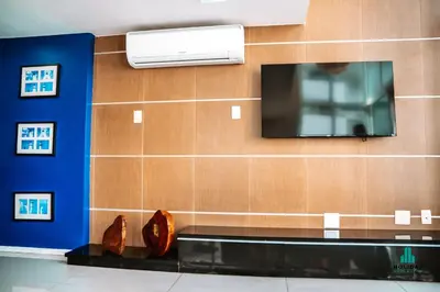 Uma televisão e/ou sistema de entretenimento em Loft Praia by Holiday Stays