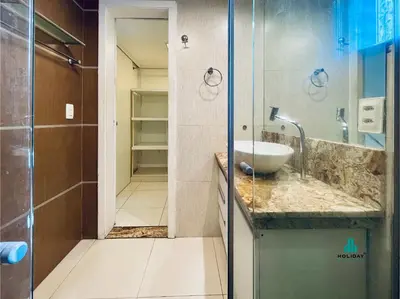 Uma casa de banho em Loft Praia by Holiday Stays