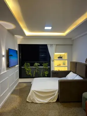Uma televisão e/ou sistema de entretenimento em Flat av beira mar lindo e aconchegante