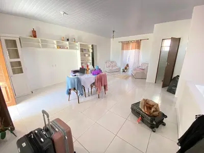 Uma área de estar em Casa Frente Mar na Cidade Luz