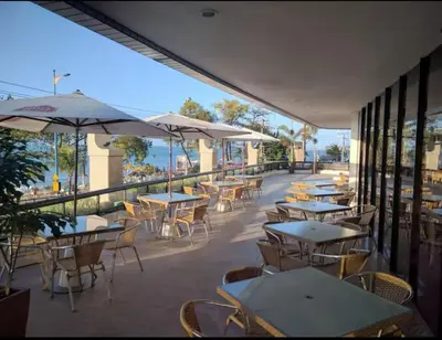Um restaurante ou outro lugar para comer em Flat Beira Mar para até 4 pessoas
