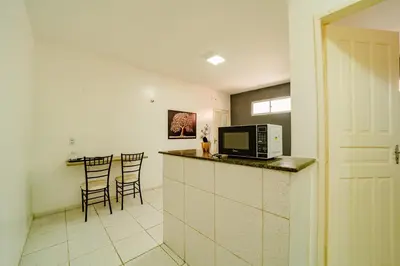 A cozinha ou kitchenette de Flat para 2 Pessoas a poucos metros do Aeroporto