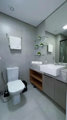 Uma casa de banho em Hospede-se com charme e praticidade no Meireles