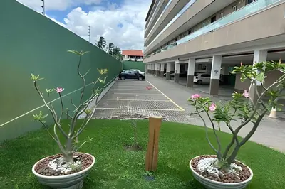 Um jardim no exterior de BP03B - Viva a experiência Cumbuco! Se você ama o mar, este é o seu destino