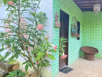 Um jardim no exterior de Chalé refúgio das raposas