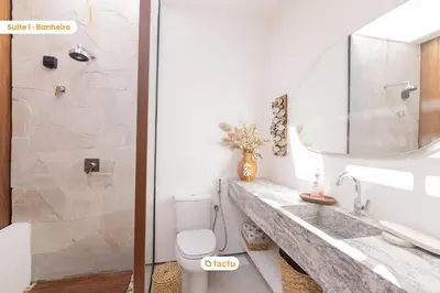 Uma casa de banho em Origem Fortim - Suítes Climatizadas e Lazer