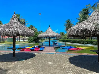 A piscina em ou perto de Apartamento em condomínio com acesso à praia