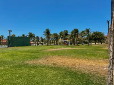 A planta de Apartamento em condomínio com acesso à praia