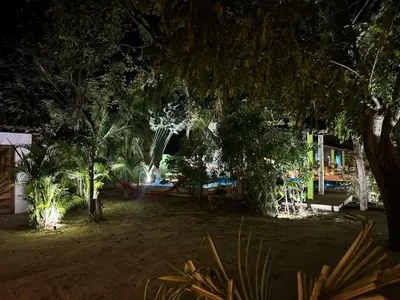 Um jardim no exterior de Casa MCAYA