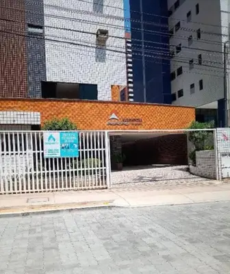 O edifício onde o apartamento está situado