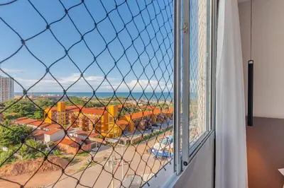 Uma vista do mar geral ou uma vista do mar a partir do apartamento