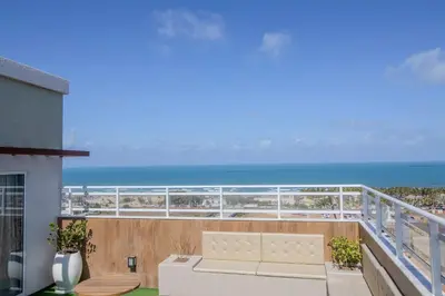 Uma vista do mar geral ou uma vista do mar a partir do apartamento