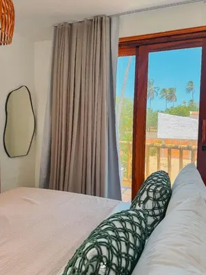 Uma cama ou camas num quarto em Maré Mansa Suítes Icaraizinho