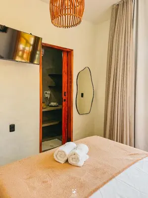 Uma cama ou camas num quarto em Maré Mansa Suítes Icaraizinho