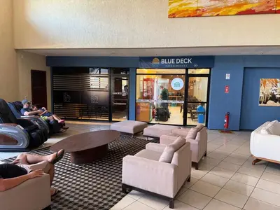 Uma área de estar em Flat - Iate Plaza Hotel