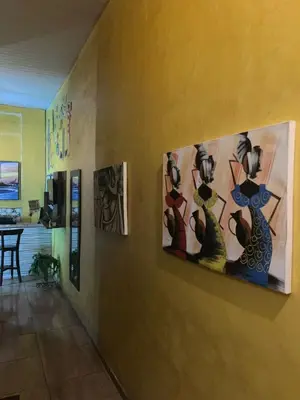Uma televisão e/ou sistema de entretenimento em Pousada Sol de Iracema Praia