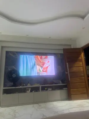 Uma televisão e/ou sistema de entretenimento em Sobrado Ferreira