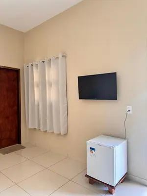 Uma televisão e/ou sistema de entretenimento em Maruá Pousada da Lagoa
