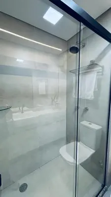 Uma casa de banho em Studio moderno e equipado, a poucos passos da Beira Mar