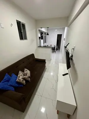 Uma televisão e/ou sistema de entretenimento em Flat a uma quadra da praia