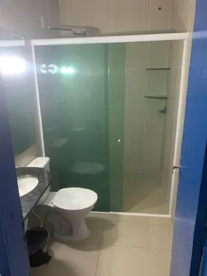 Uma casa de banho em pousada Requenguela
